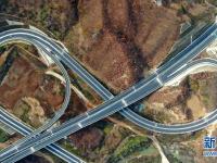 伏牛山区的高速路