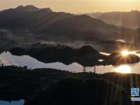 初冬阿哈湖景如画