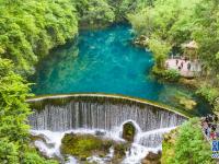 贵州荔波：绿水青山引客来
