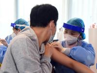 北京海淀：新冠疫苗加强针接种进企业
