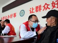志愿者日 爱心涌动
