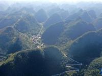 广西都安：“天路”纵横助振兴
