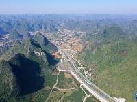 广西都安：“天路”纵横助振兴
