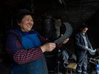 赶制传统农具备春耕
