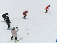 冰雪经济暖寒冬
