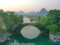 山水田园遇龙河
