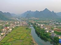 山水田园遇龙河
