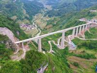 贵南高铁加紧建设施工
