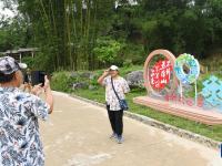 海南五指山：美丽乡村迎客来
