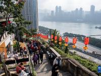重庆：两江环碧 城绿景美
