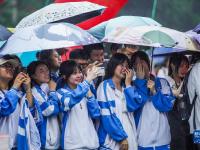雨中的毕业典礼
