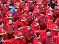 “工地婚礼”见证爱情
