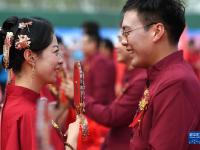 “工地婚礼”见证爱情
