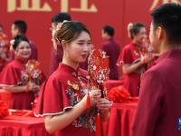 “工地婚礼”见证爱情

