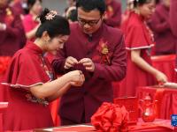 “工地婚礼”见证爱情
