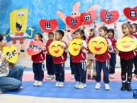 问候日 传温情
