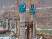 四川：卡哈洛金沙江大桥建设有序推进
