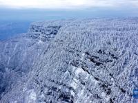 银装素裹瓦屋山
