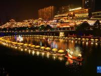 湖北宣恩：一河水淌活“夜经济”
