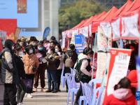 福建厦门举行春季大型招聘会
