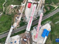 两座高铁特大桥同步转体
