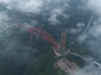 湖北鹤峰：峡谷飞“虹”
