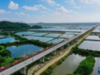 汕汕铁路全线开始铺轨

