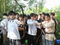 沈阳：传统弓箭体验进高校
