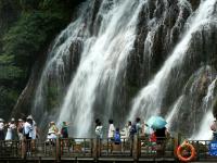 贵州荔波：夏季旅游持续升温

