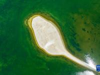 色彩斑斓的达瓦错
