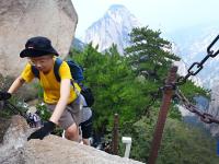 西岳华山：峭仞耸巍巍 奇险引游人
