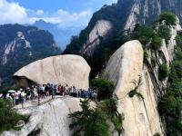 西岳华山：峭仞耸巍巍 奇险引游人
