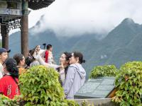 贵州黔西南：秀美风光“醉”游人
