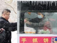哈尔滨遭遇暴雪天气
