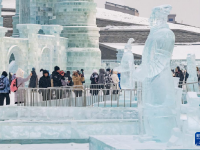 “冰马俑”亮相冰雪大世界
