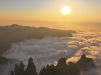 湖南张家界：峰林云间天子山
