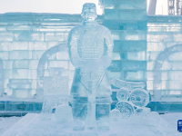“冰马俑”亮相冰雪大世界
