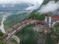 乌蒙山大桥双幅主拱圈顺利合龙
