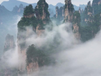 雾漫峰林 如梦似幻
