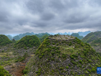 贵州兴义：“消失”的山峰
