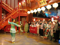 西安：古城新貌引客来
