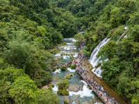 贵州荔波：初夏旅游渐升温

