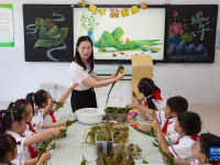 多彩活动迎端午
