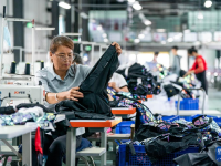 云南巧家：移民群众家门口就业

