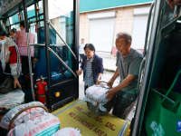 山东济南：开通爱心果农专线车 方便果农出行
