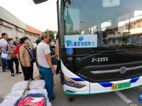 山东济南：开通爱心果农专线车 方便果农出行
