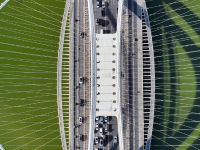 盛夏湖城入画来
