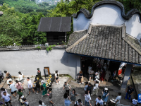 重庆：暑期红色旅游热

