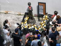 重庆：暑期红色旅游热
