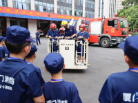 福建厦门：消防队里学技能
